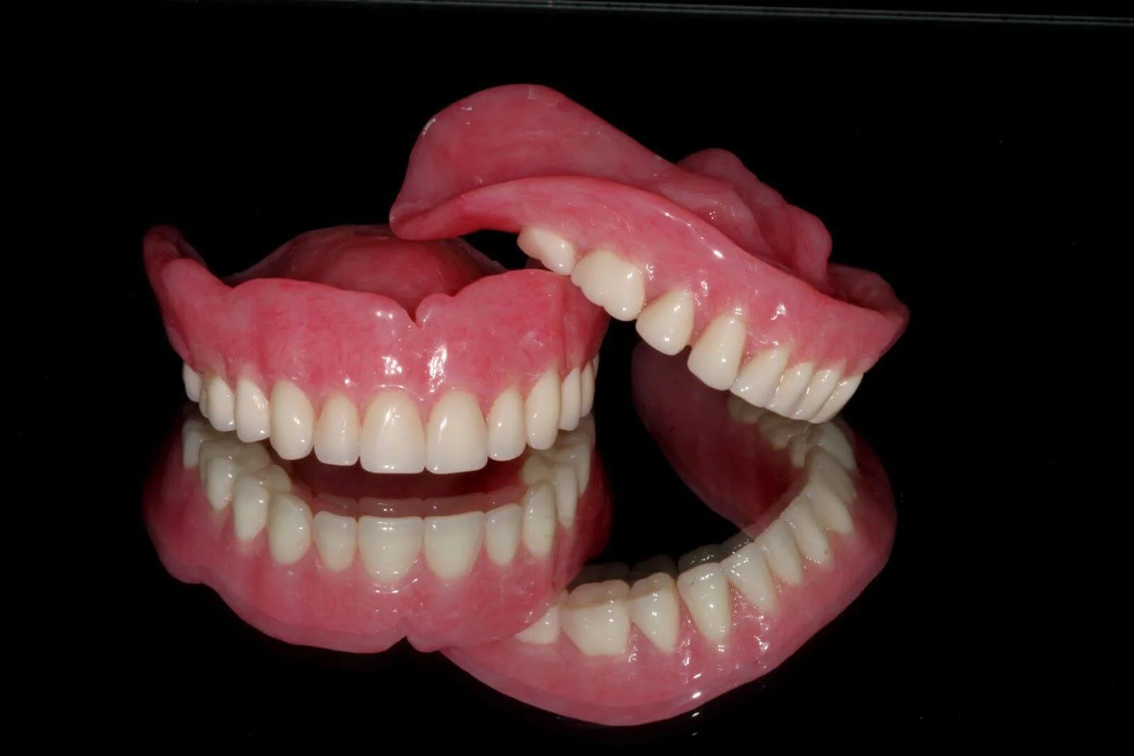 Dr_Gandhi_Dental_Clinic_Treatment_Page_Banner_image_of_Dentures.